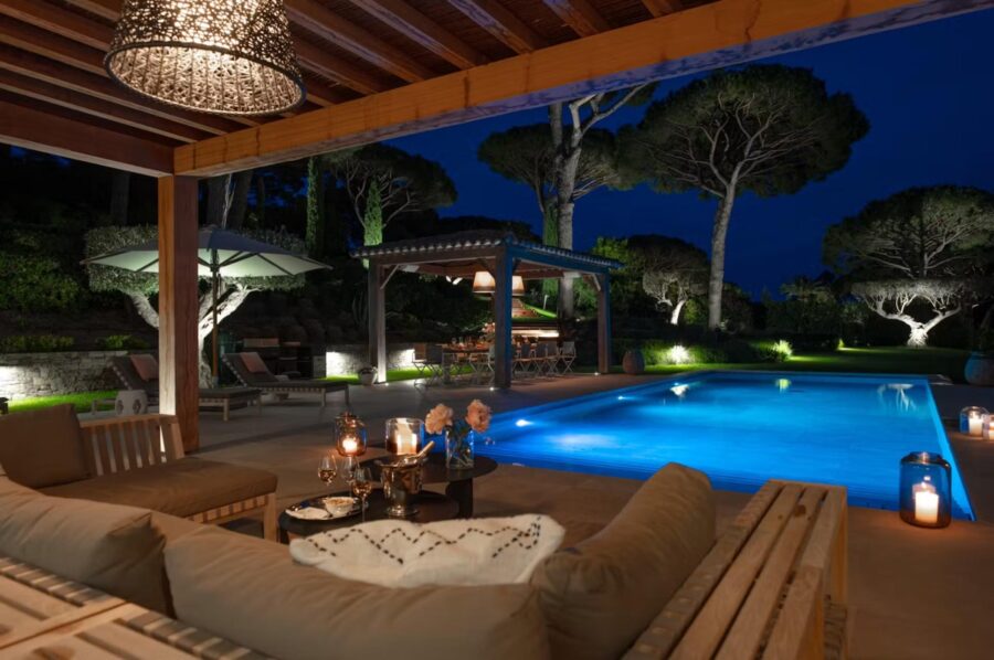 villa-aubree-night-swimming-pool-alfresco-lounge-luxury-sttropez