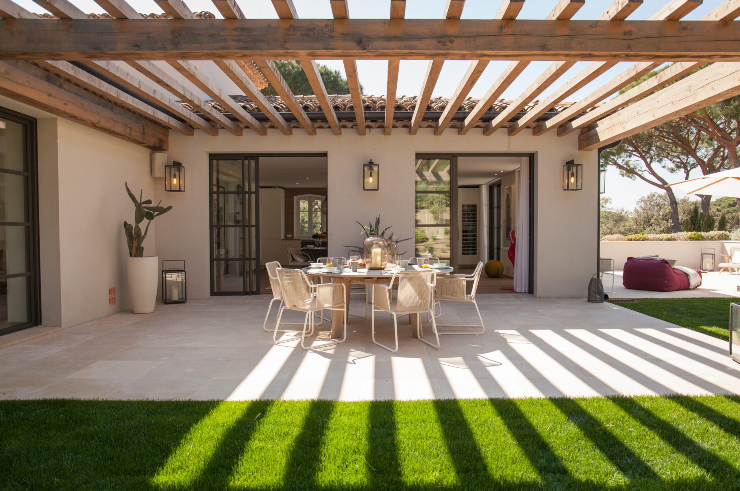 villa-aubree-outdoor-dining-alfresco-garden-luxury-rental-retreat-parcdesttropez