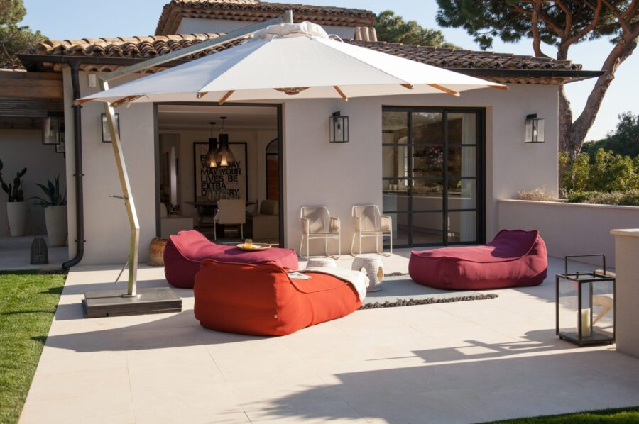 villa-aubree-outdoor-seating-garden-luxury-rental-retreat-parcdesttropez