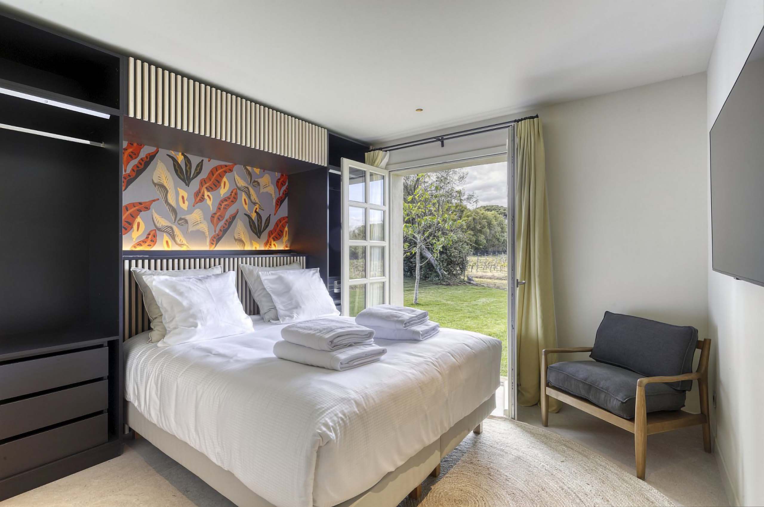 villa-brooke-bedroom-modern-luxury-design-gardenview-ramatuelle