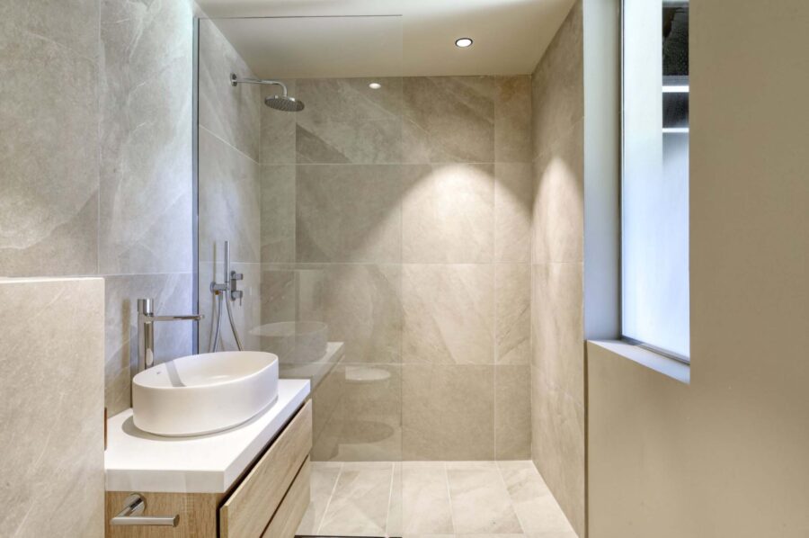 villa-brooke-ensuite-shower-sink-modern-luxury-ramatuelle