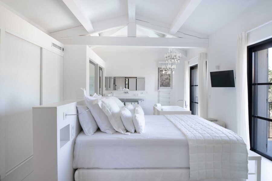 villa-gaela-bedroom-bright-spacious-modern-luxury-gassin
