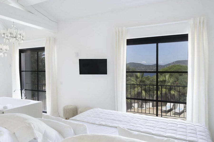 villa-gaela-bedroom-sea-views-serene-luxury-gassin