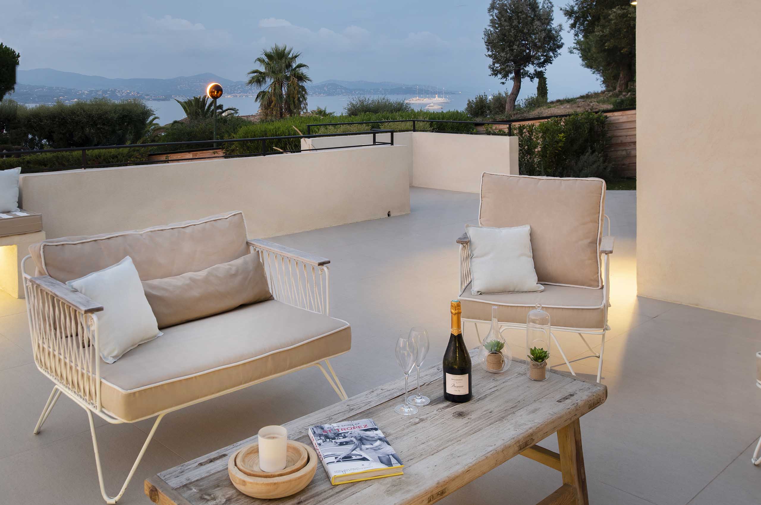 villa-gaela-terrace-outdoorlounge-seaview-stunning-modern-luxury-gassin
