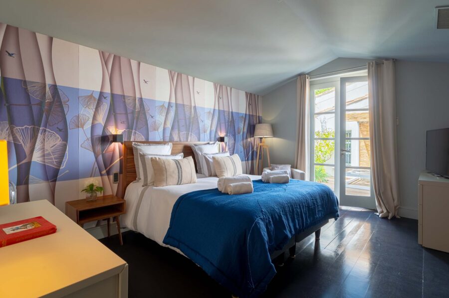 villa-julietta-bedroom-garden-luxury-stylish-design-sttropez