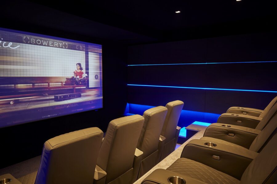villa-julietta-cinemaroom-entertainment-film-comfort-tv-luxury-sttropez
