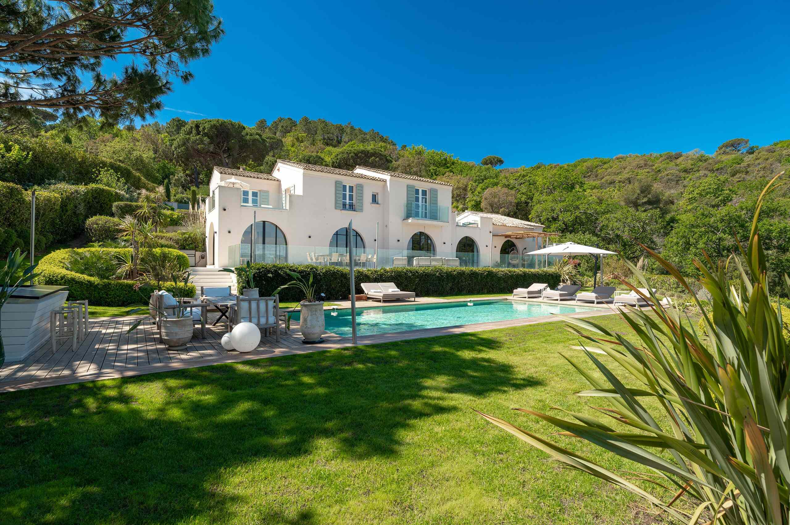 villa-julietta-garden-pool-luxury-retreat-frenchriviera-sttropez