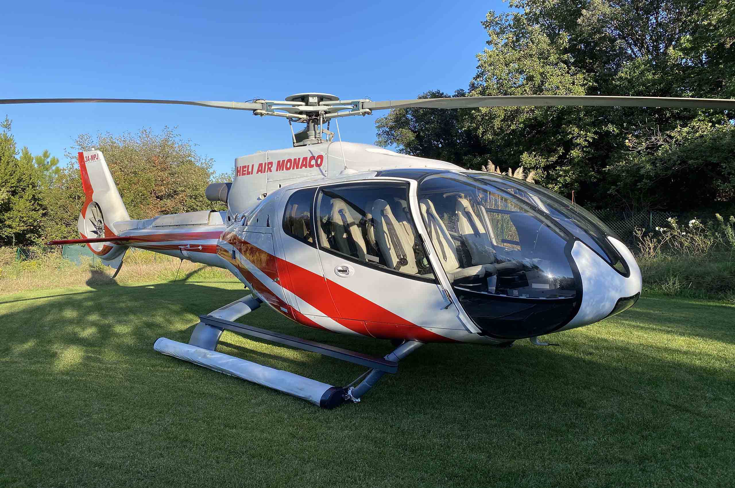 villa-julietta-helicopter-luxury-experience-exclusive-bespoke-services-sttropez