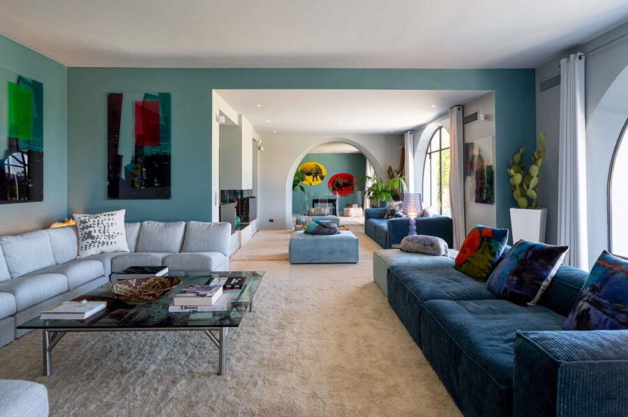 villa-julietta-livingroom-entertaining-hosting-spacious-modern-unique-luxury-sttropez