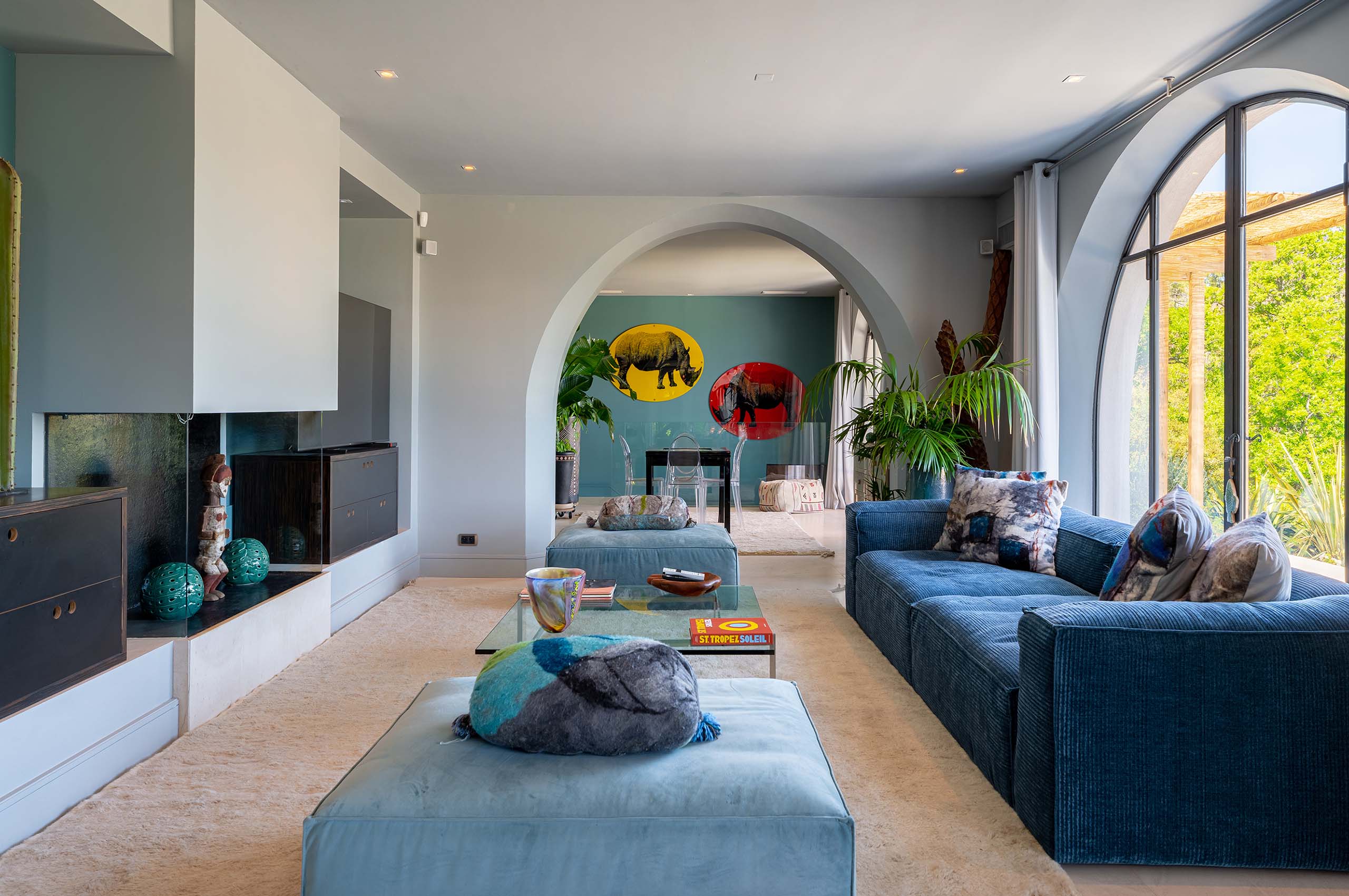 villa-julietta-livingroom-lounge-comfort-luxury-unique-interior-sttropez