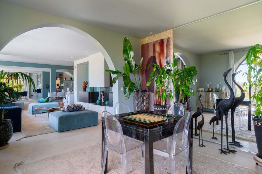 villa-julietta-livingspace-gamestable-unqiue-bespoke-design-luxury-sttropez