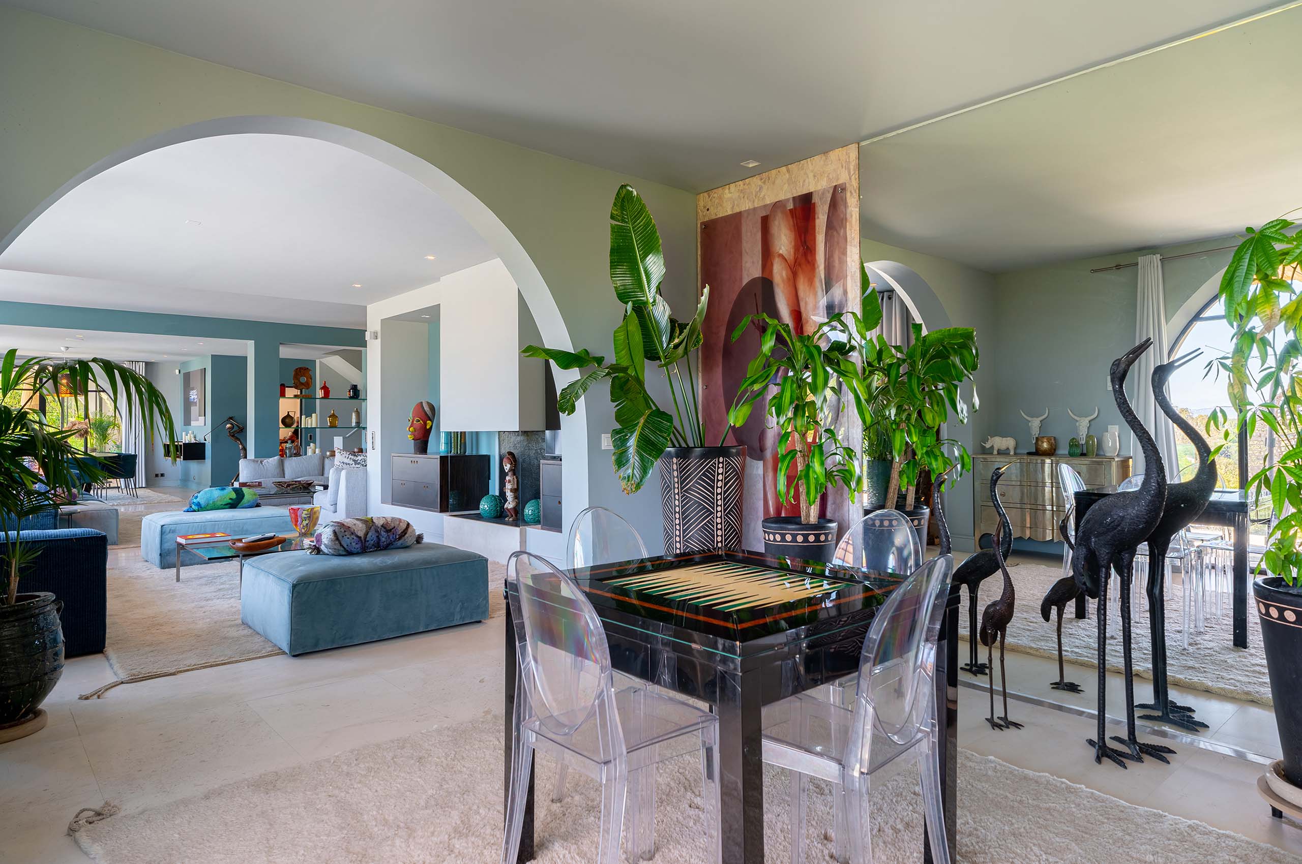 villa-julietta-livingspace-gamestable-unqiue-bespoke-design-luxury-sttropez