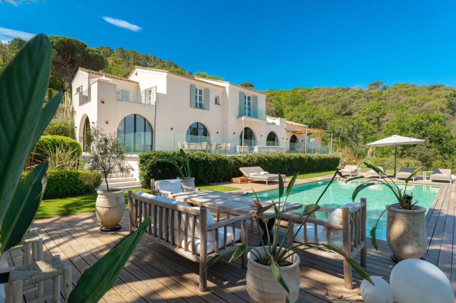 villa-julietta-poolside-paradise-luxury-oasis-retreat-sttropez