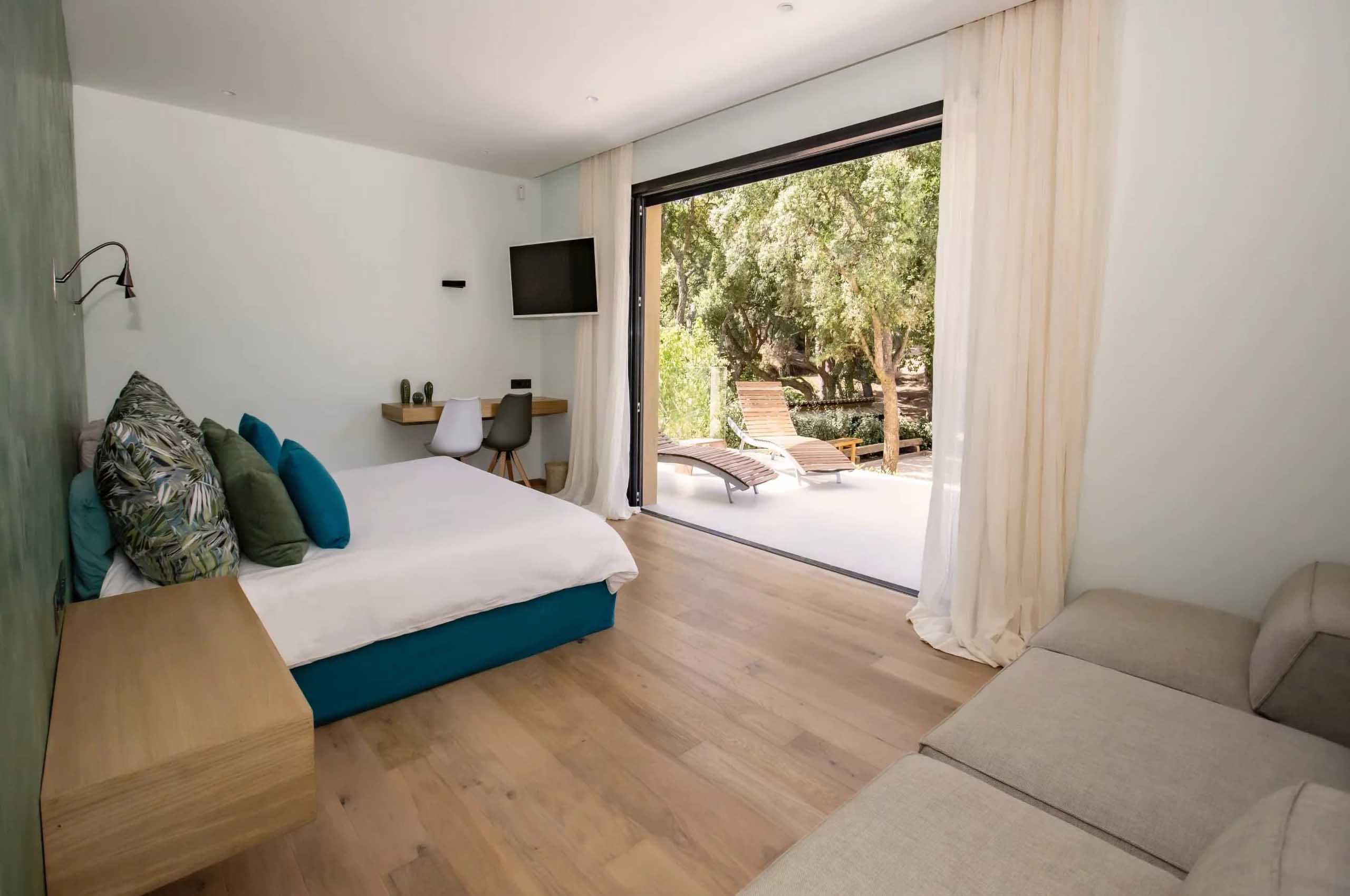 villa-rachel-bedroom-terrace-modern-sleek-luxury-design-ramatuelle