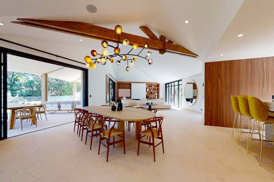 villa-sofia-diningroom-livingspace-openplan-modern-elegant-luxury-design-sttropez