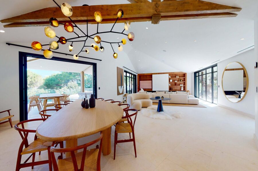 villa-sofia-livingroom-diningroom-openplan-luxury-modern-sttropez