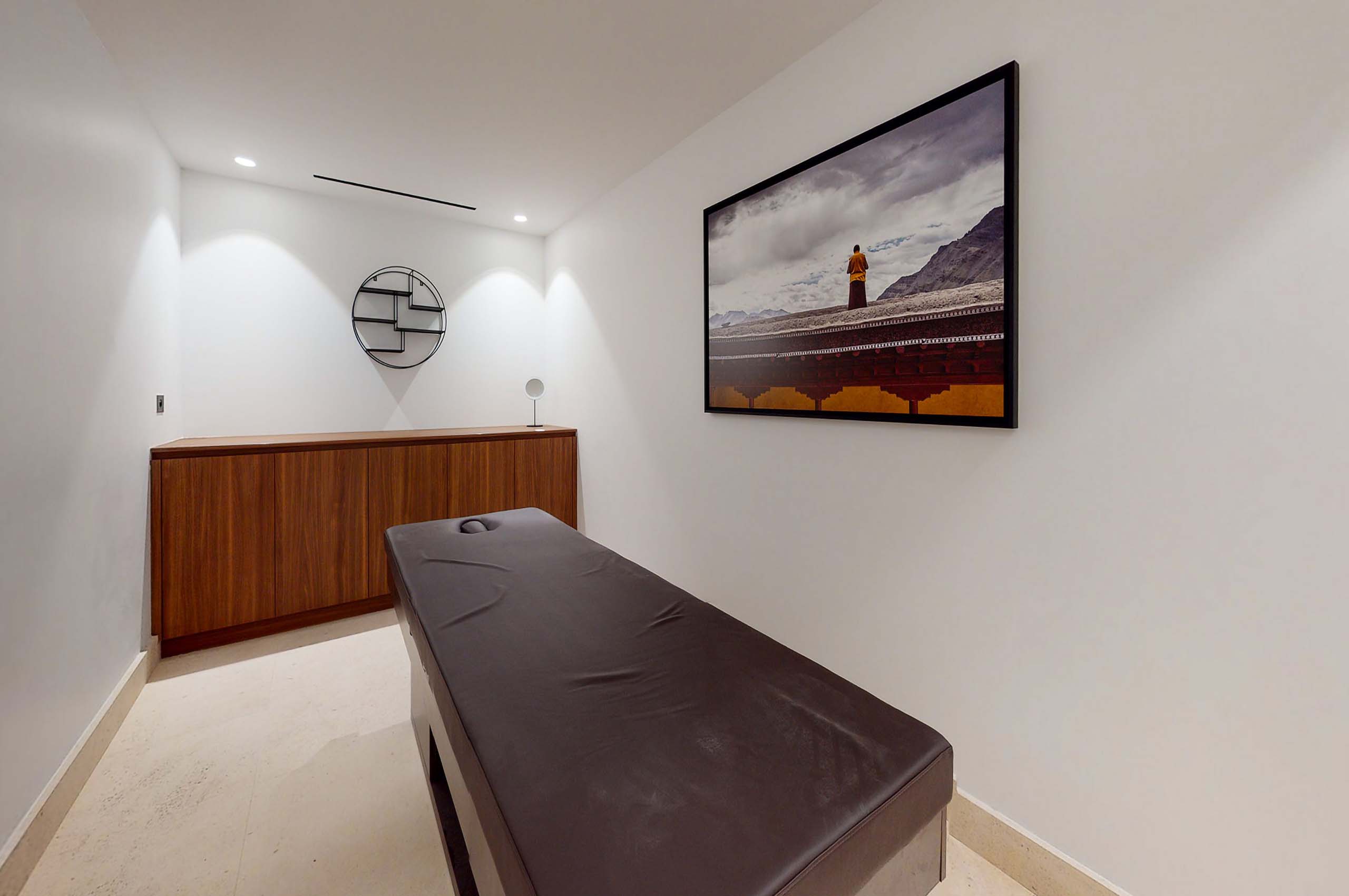 villa-sofia-massageroom-luxury-relax-spa-retreat-sttropez