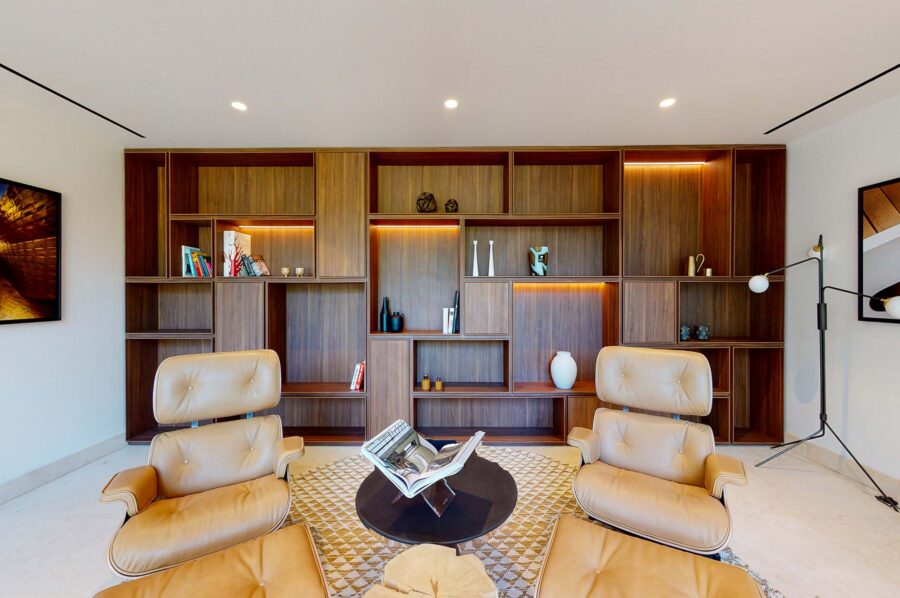 villa-sofia-readingroom-lounge-library-luxury-sttropez