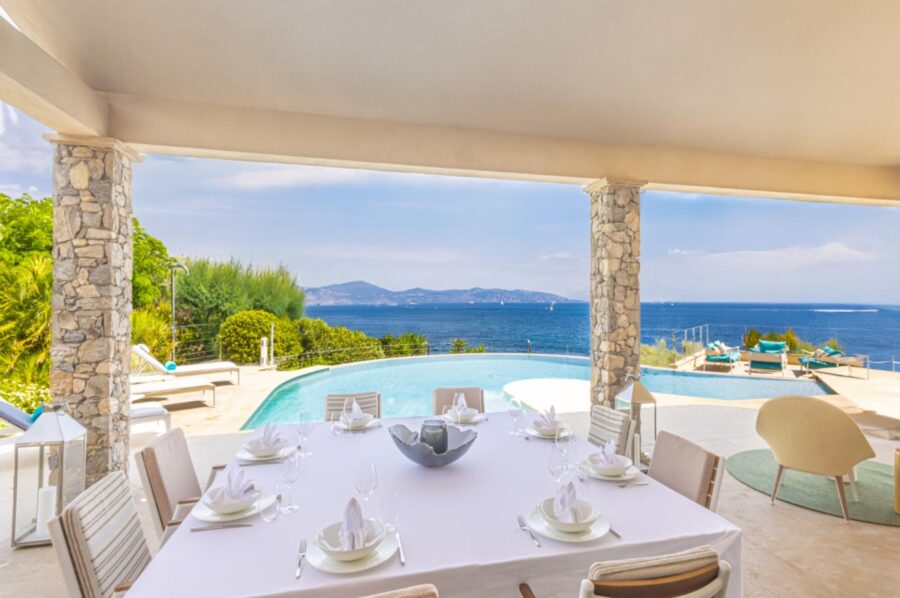 villa-willow-alfresco-dining-area-terrace-sea-view-luxury-sttropez