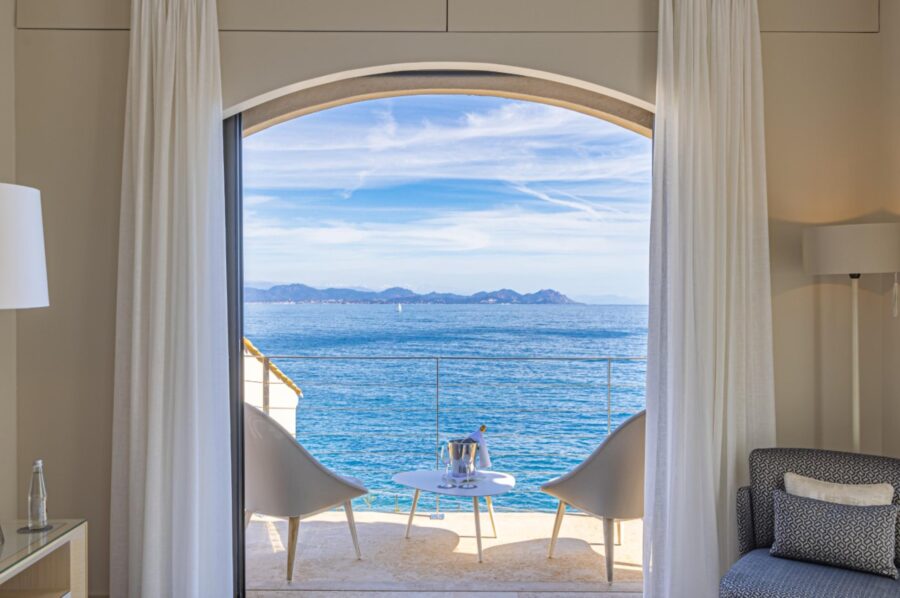 villa-willow-balcony-stunning-sea-view-luxury-sttropez