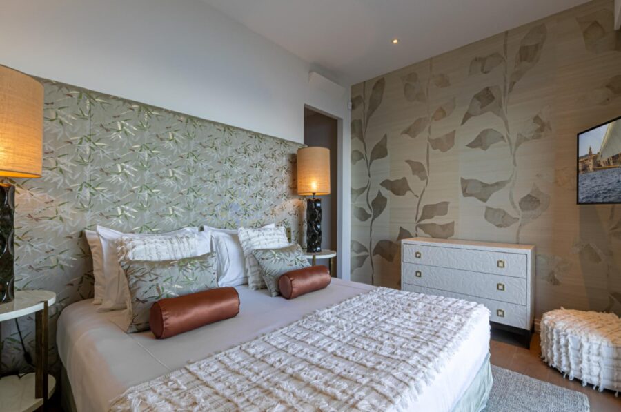 villa-willow-bedroom-elegant-interior-design-luxury-sttropez