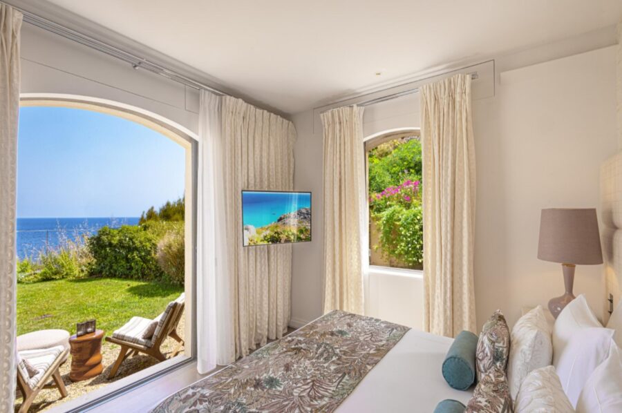 villa-willow-bedroom-garden-access-sea-view-luxury-sttropez