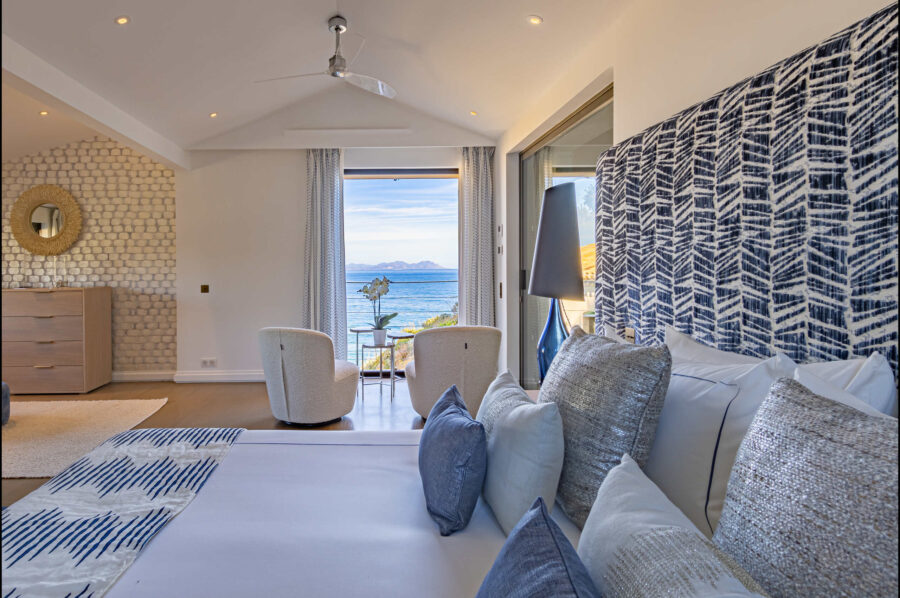villa-willow-bedroom-seaview-sttropez-modern-luxury