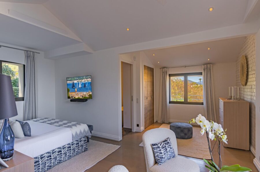 villa-willow-bedroom-spacious-modern-design-luxury-sttropez