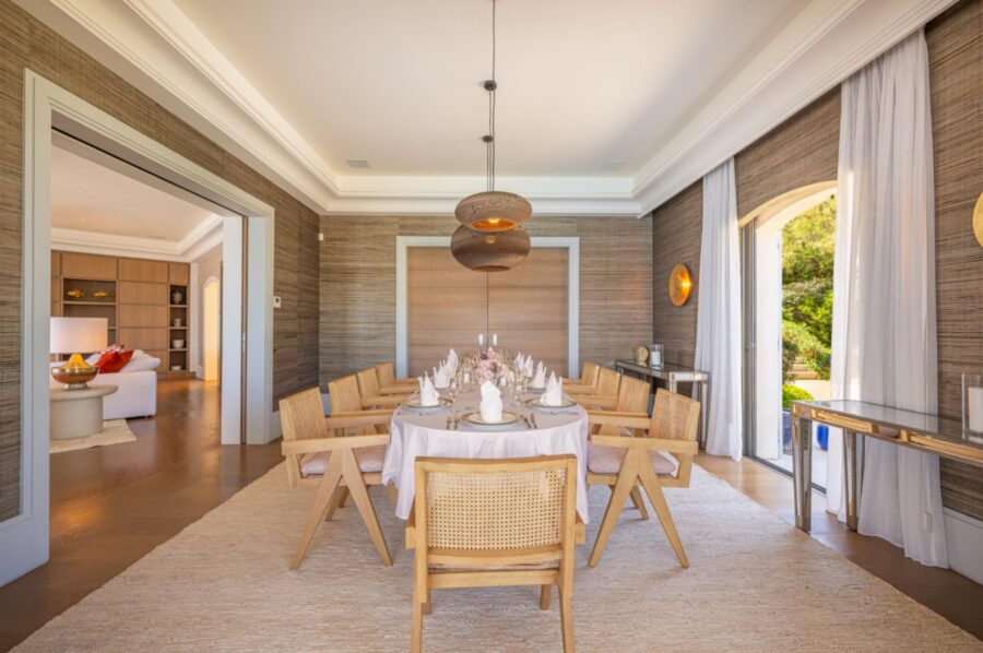 villa-willow-dining-room-elegant-grand-interior-luxury-sttropez