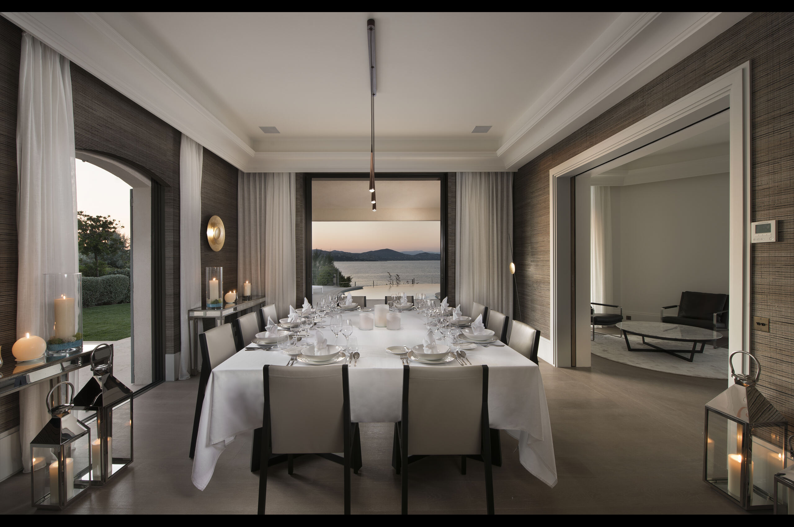 villa-willow-dining-room-interior-modern-sttropez-luxury