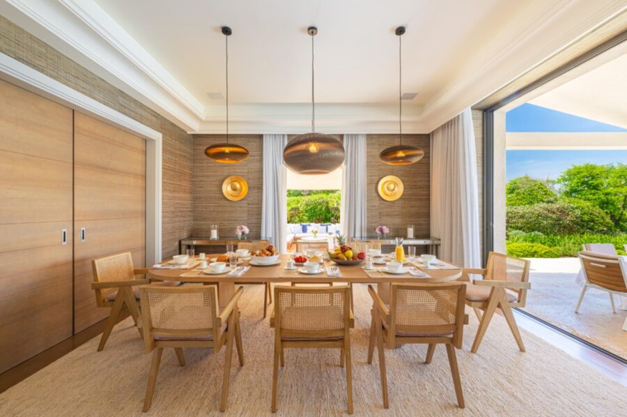 villa-willow-dining-room-openplan-indoor-outdoor-living-luxury-sttropez