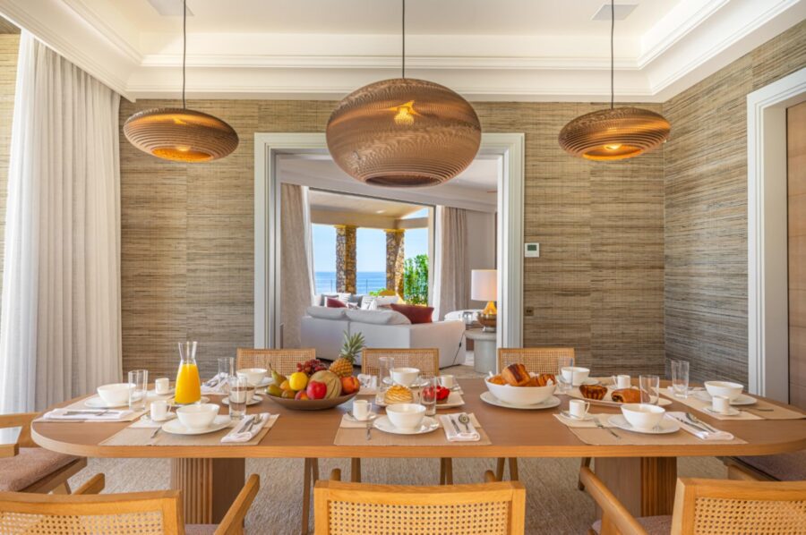 villa-willow-dining-room-scenic-sea-views-luxury-sttropez