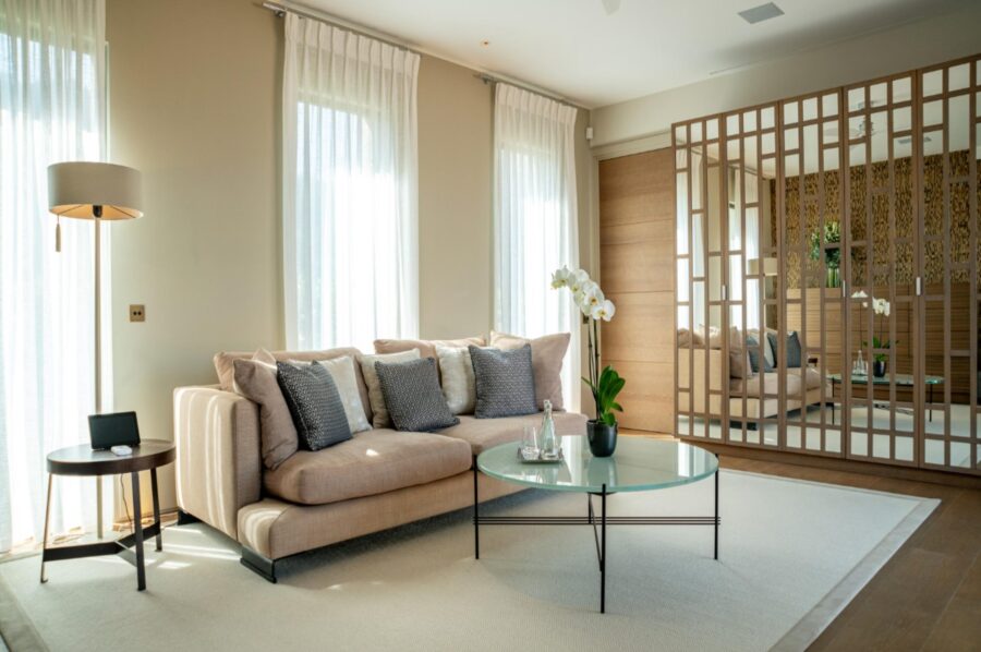 villa-willow-dressing-room-lounge-elegant-design-luxury-sttropez