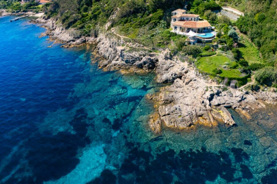 villa-willow-exterior-sea-view-luxury-rental-retreat-sttropez