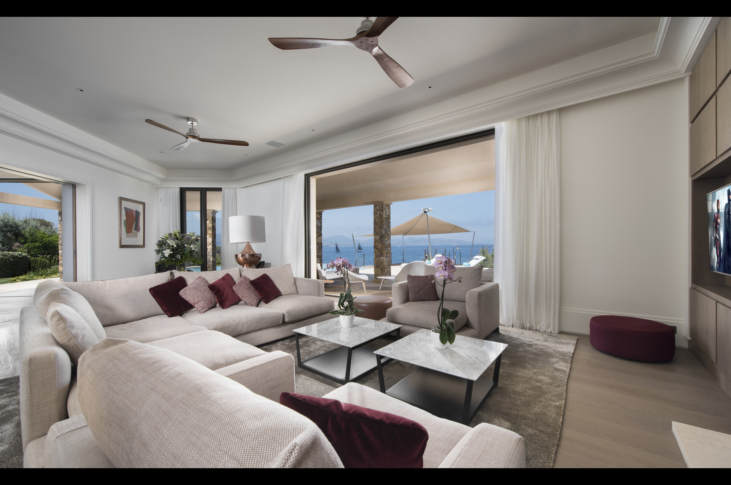 villa-willow-living-room-interior-modern-sttropez-luxury-