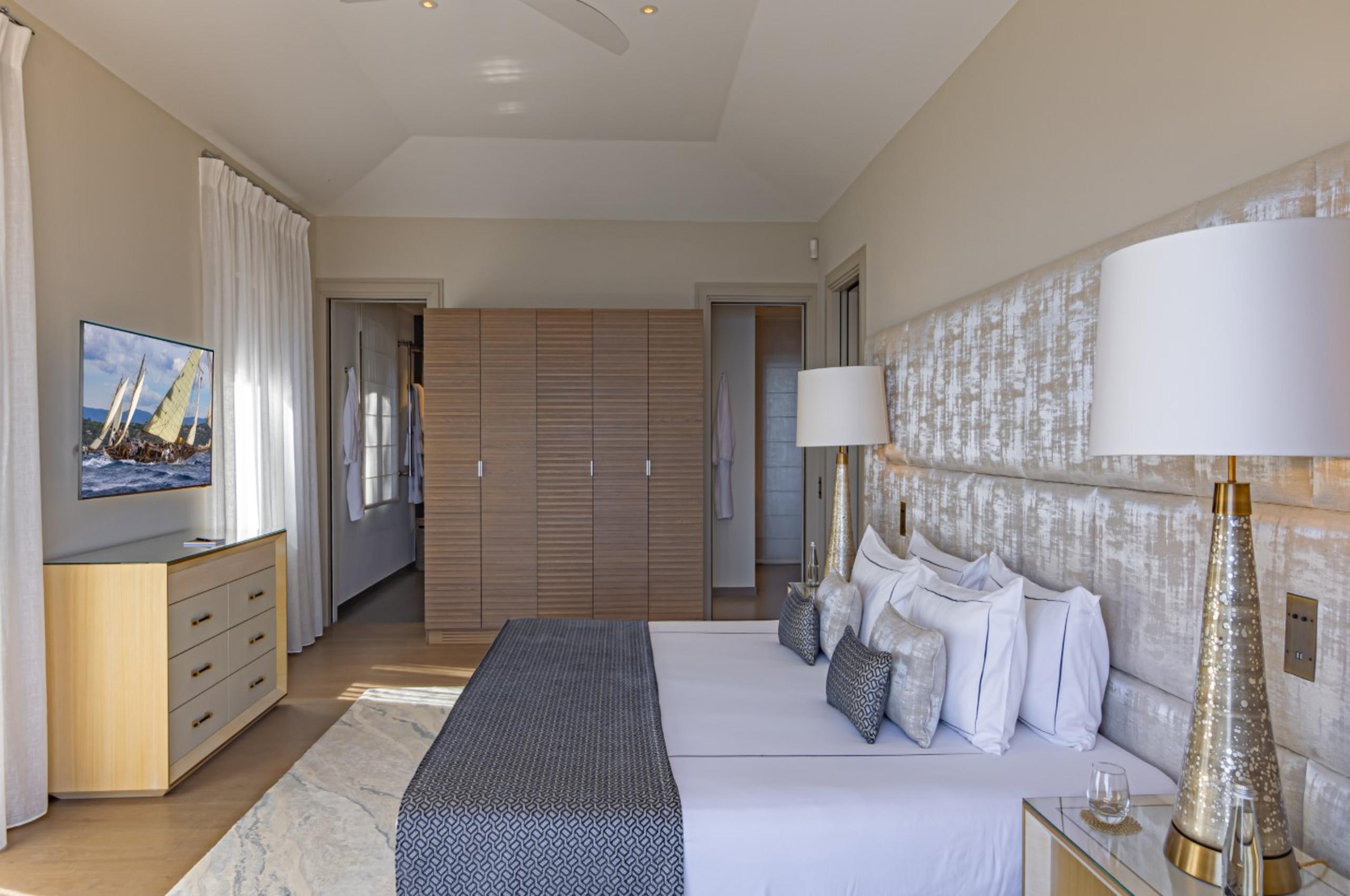 villa-willow-master-bedroom-sleek-modern-design-luxury-sttropez