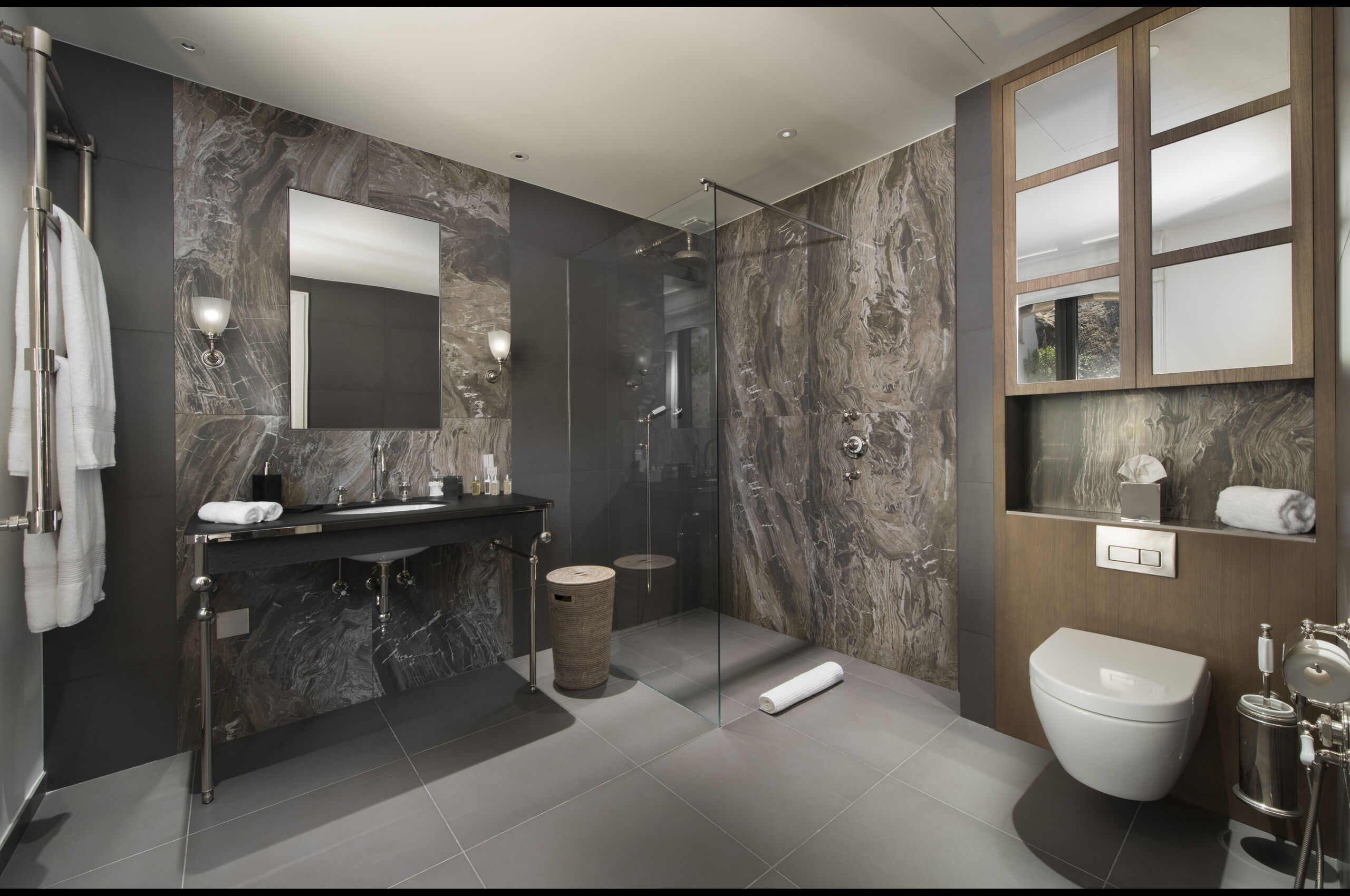 villa-willow-master-ensuite-modern-bathroom-sttropez-luxury