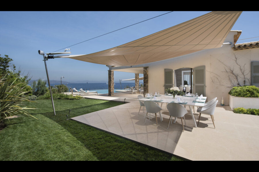 villa-willow-outdoor-dining-terrace-sttropez-luxury-stylish-modern