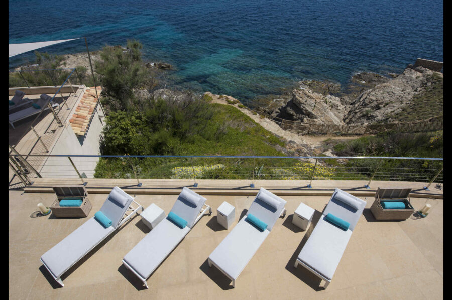 villa-willow-sttropez-luxury-coastal-poolside-seaview