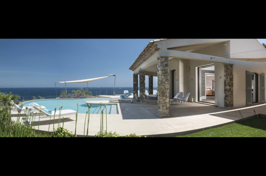 villa-willow-sttropez-luxury-exterior-poolside-seaviews