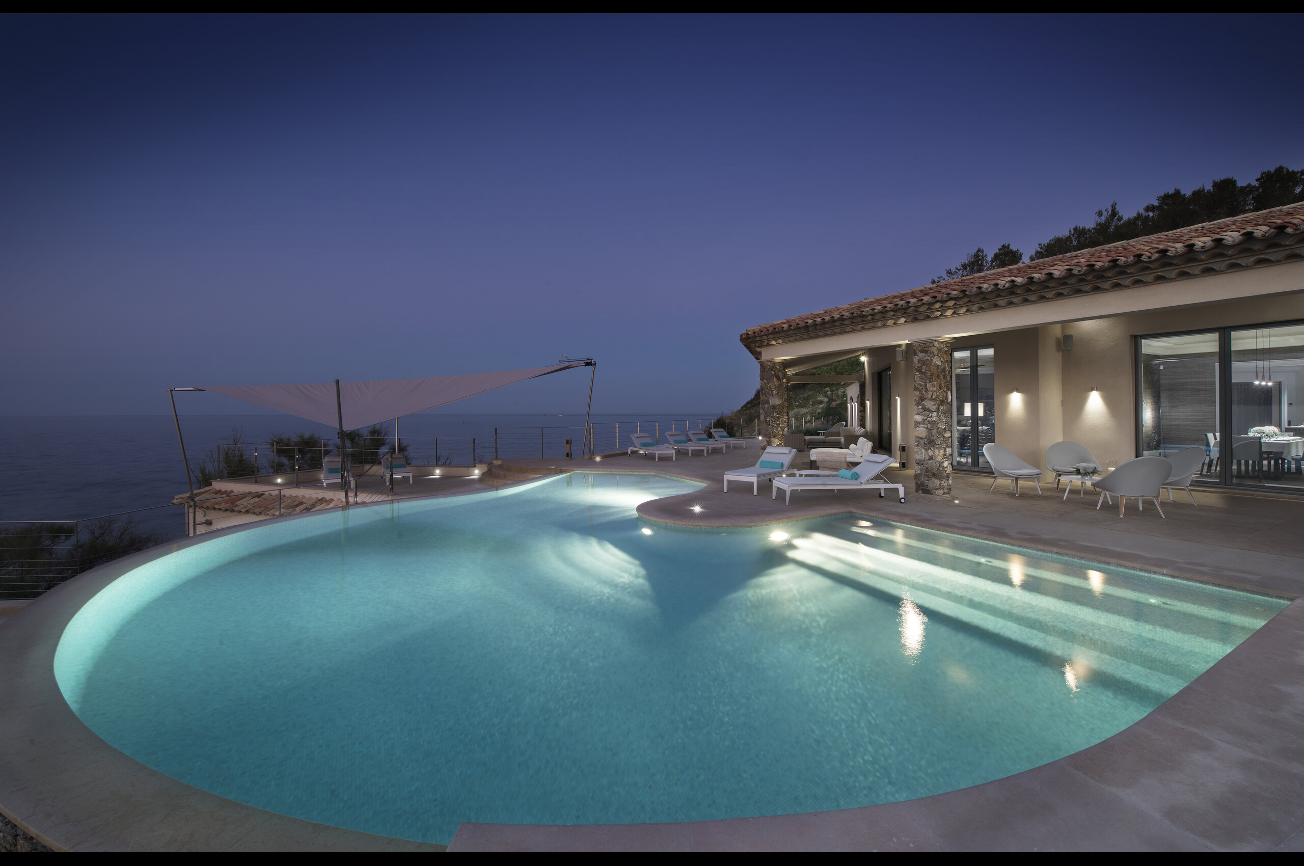 villa-willow-sttropez-luxury-pool-seaview-exterior