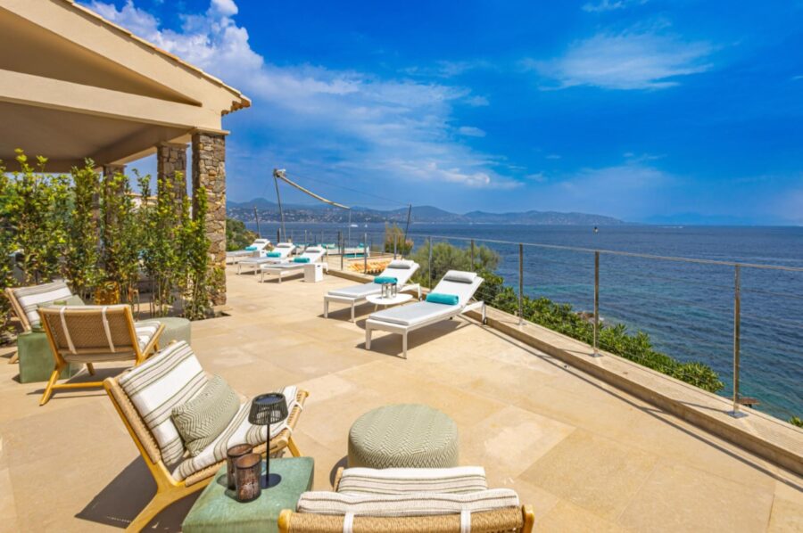 villa-willow-sun-terrace-sea-view-luxury-rental-retreat-sttropez