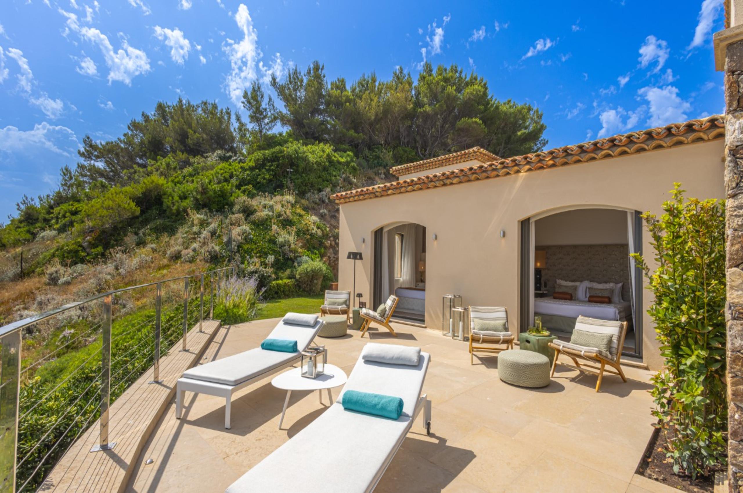 villa-willow-terrace-scenic-views-luxury-sttropez