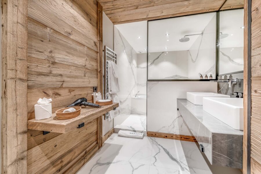 Chalet-nama-bathroom-modern-luxury-design-doublesink-Courchevel1850