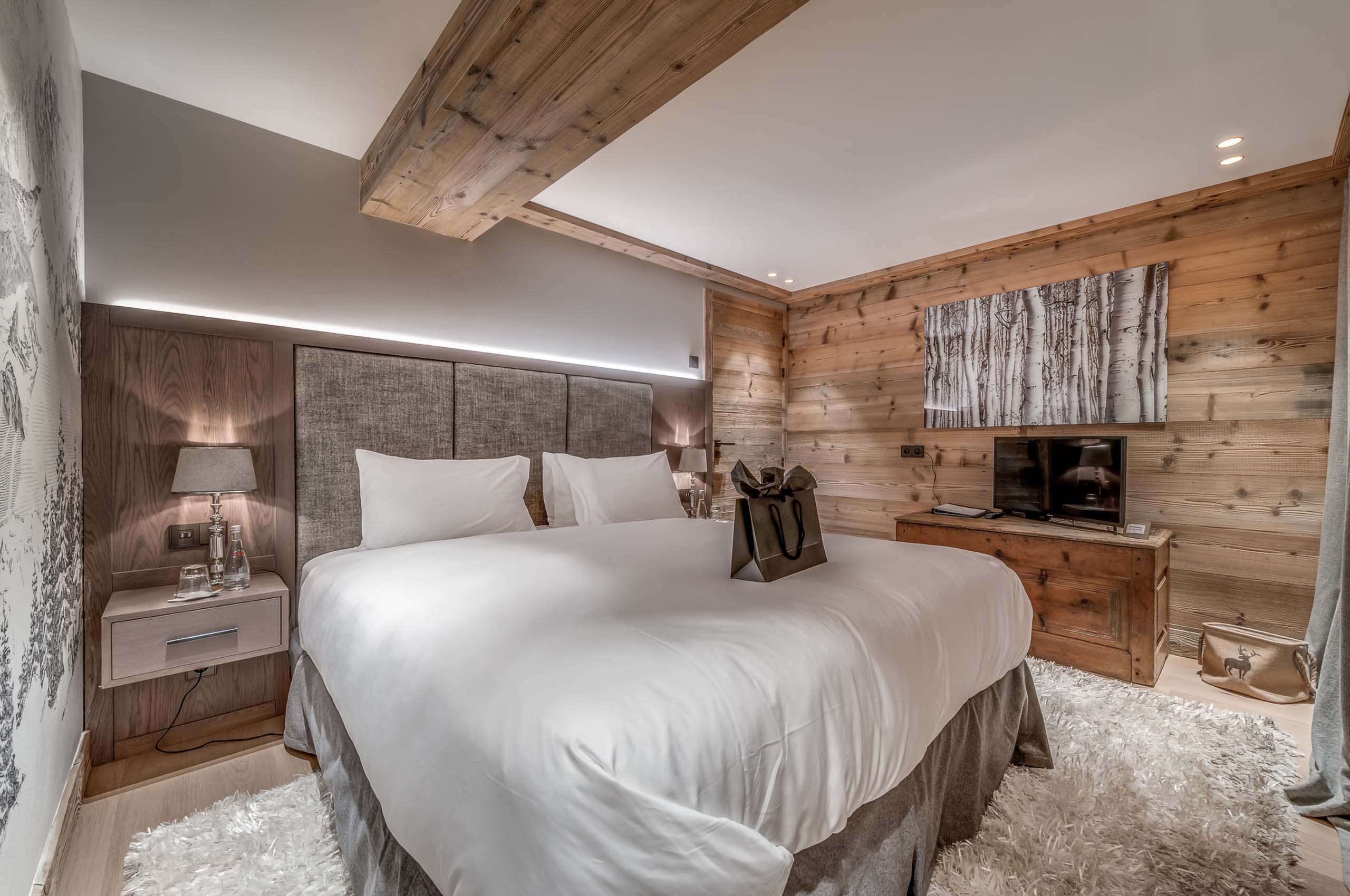 Chalet-nama-bedroom-soft-modern-apline-luxury-design-Courchevel1850