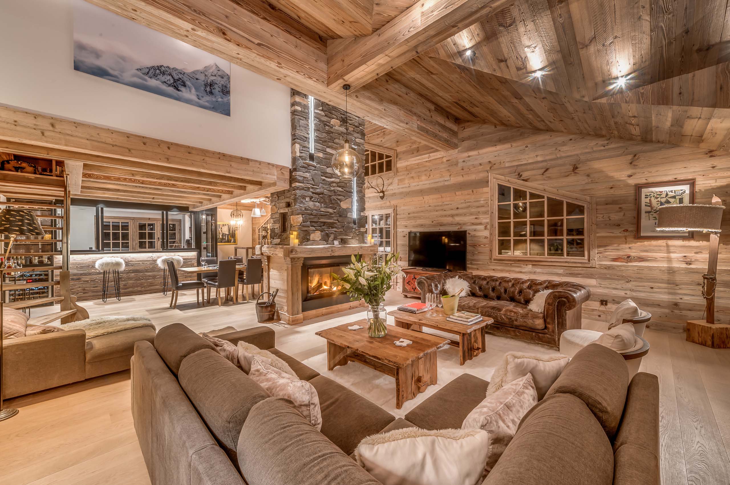 Chalet-nama-livingroom-openplan-bar-highceilings-luxury-interior-courchevel1850
