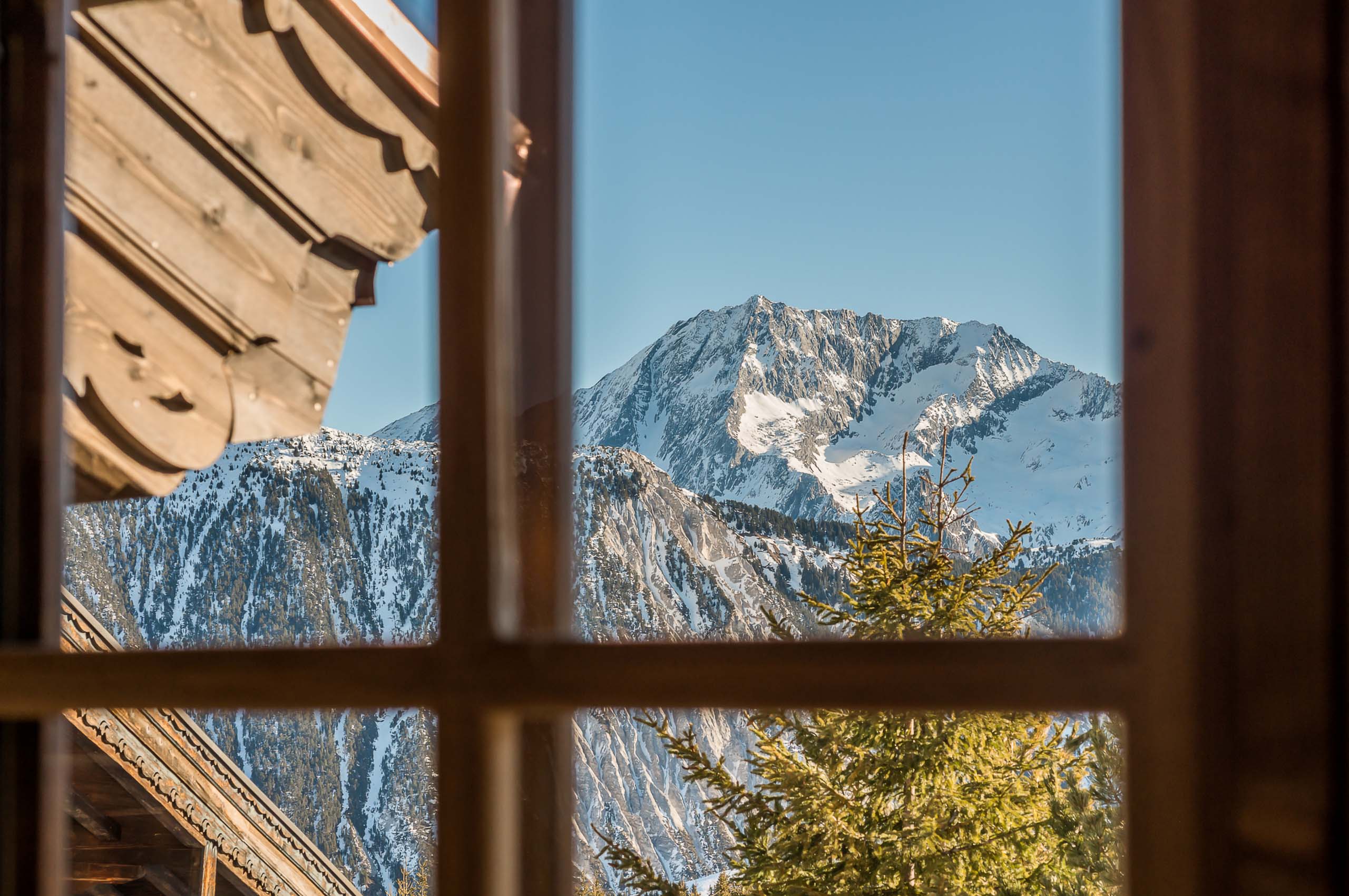 Chalet-nama-mountainview-windowview-luxury-retreat-courchevel1850