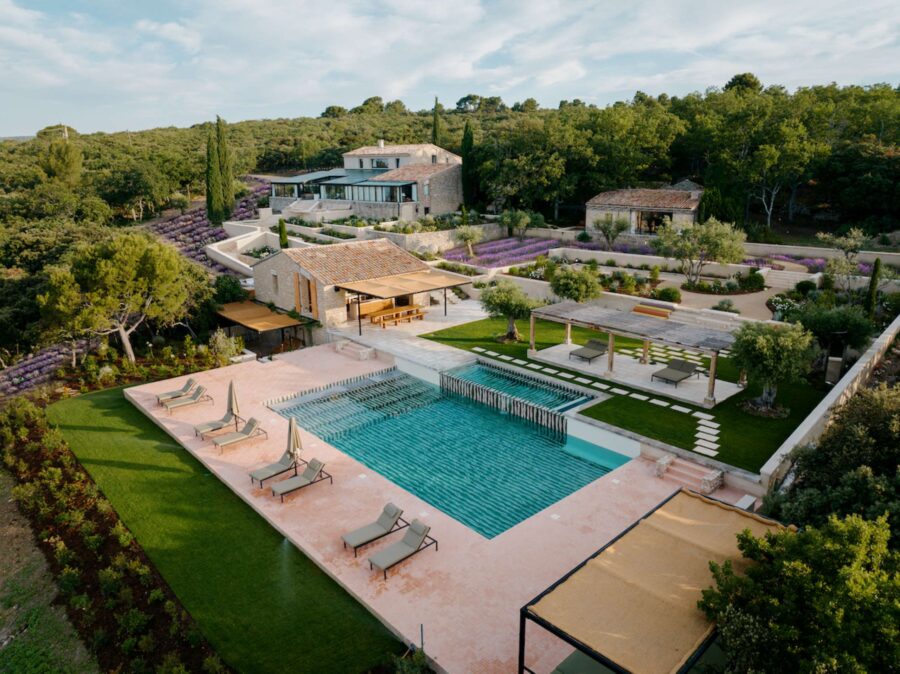 Villa-amelie-mainpage-exterior-pool-garden-oasis-terrace-luxury-rental-retreat-provence