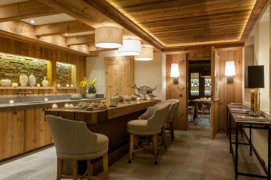 bar-relaxationarea-winecellar-spa-courchevel1850-luxury-chalet-brielle