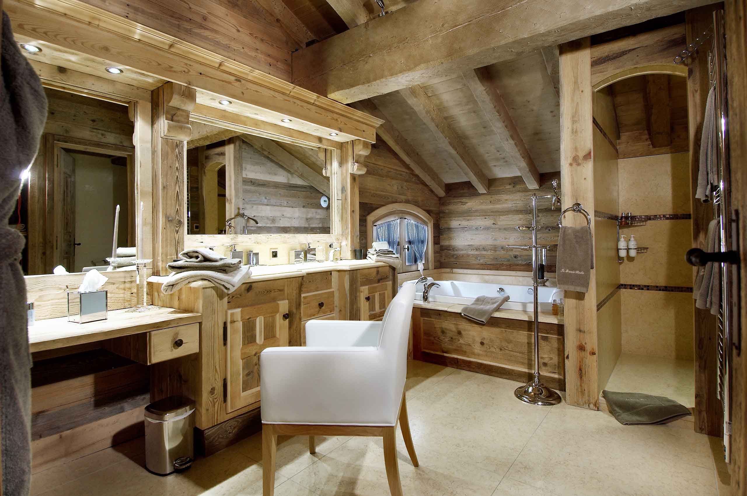 bathroom-bathtub-alpine-cosy-design-courchevel1850-luxury-chalet-rochel-09